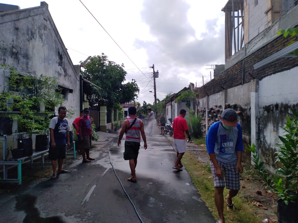 Kerja bakti Kesiapsiagaan bencana Covid 19 di wilayah kampung Balirejo Kelurahan Muja Muju